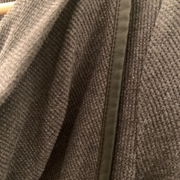 Cute fall/winter Women Top - Picture 3 of 3